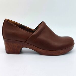 BOC Born Concepts Brown Slip-On Clogs Size 10M Faux Leather Comfort Heel Shoes